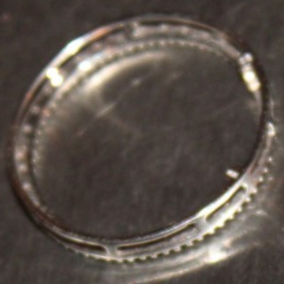 Solid 10K white gold marked 10K clear gemstones circular pendant - Picture 4 of 4